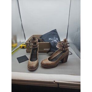 Freebird Randi Womens Shoes Tan Leather belted buckle zip Casual Heels sz 8 EUC